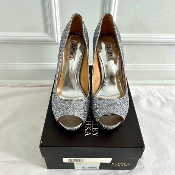 BADGLEY MISCHKA | HUMBIE II PEWTER GLITTER Sparkle Sequin Glitter Heels, Size 9 - Picture 8 of 10